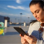 woman play an app on her smartphone