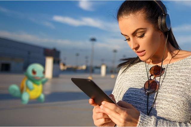 woman play an app on her smartphone