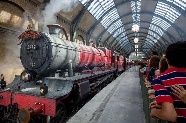 platform train at harry potter world - harry potter secrets