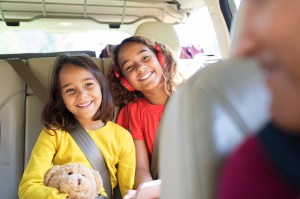 ways to entertain kids in the car