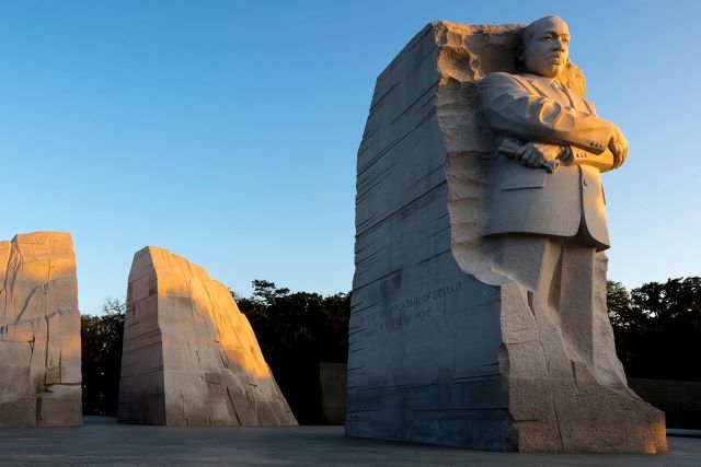 martin luther king jr statue