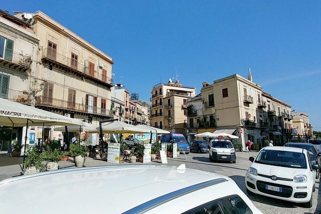 driving in sicily