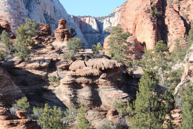 Mushroom-shaped rock structures