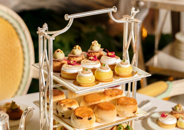 london in a week - ritz london afternoon tea