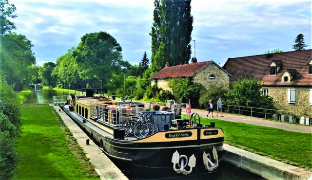 different types of cruises - barge cruise