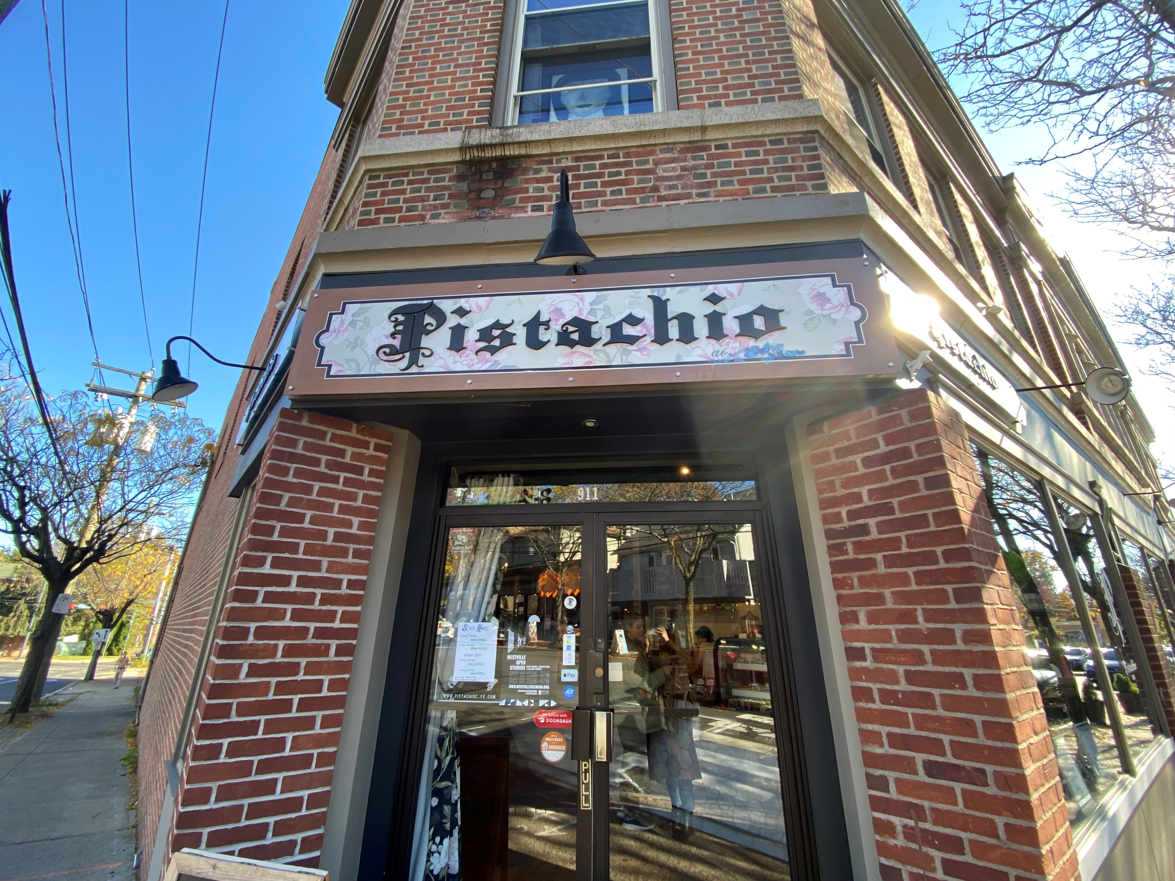 spend a moment at pistachio cafe