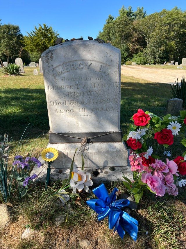 vampire mercy brown grave