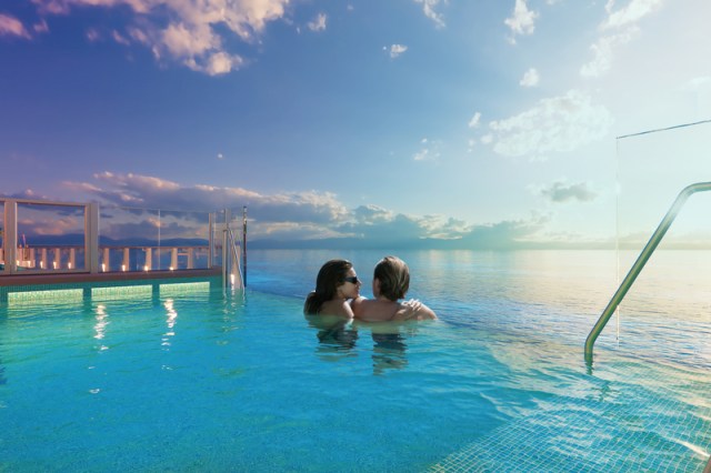 NCL - Norwigian Prima, Ocean Boulevard infinity pool 2