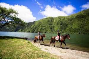 Horseback riding in Sete Cidades © Visit Azores