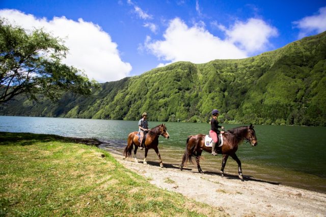 Horseback riding in Sete Cidades © Visit Azores